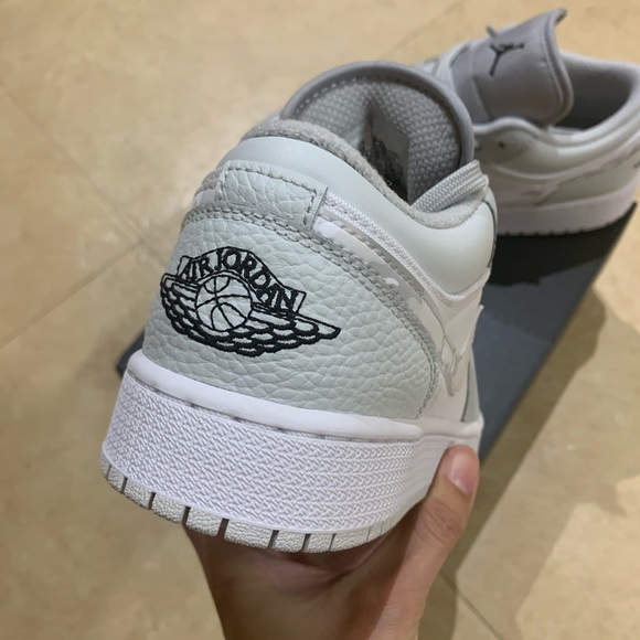 Air Jordan 1 low Dust Grey US 5Y - Picture 4 of 7